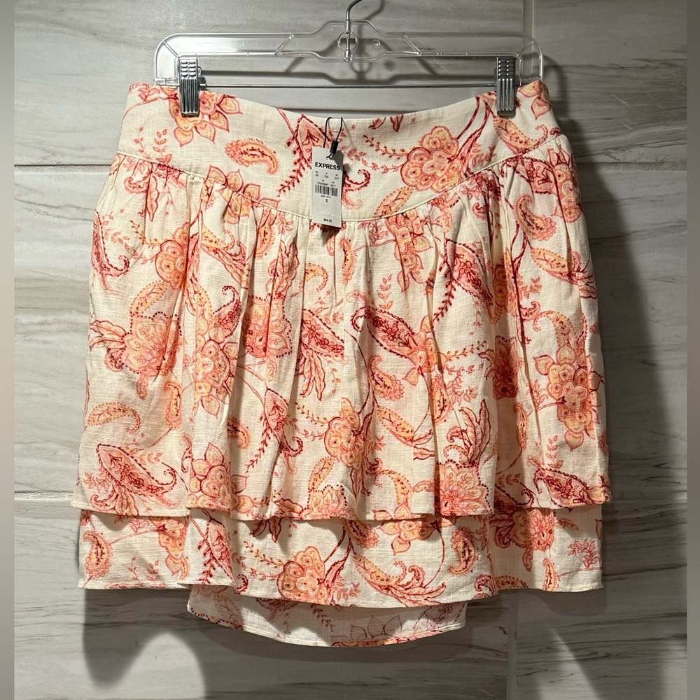 Express NWT Linen-Blend Printed Tiered Ruffle
Mini Skirt Size 12 - Picture 3 of 13